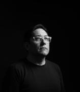 Gustavo Luján: “La poesía se cuela por las rendijas para humanizarnos en estos tiempos de crueldad”