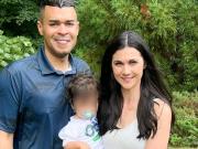 Encuentran a una periodista y a su esposo muertos en su casa: su hijo de 3 años fue rescatado y comienza la investigación