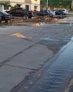 Habitantes denuncian fuga de agua tras fractura de tubería principal