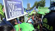 En 10 imágenes: así fue la marcha contra la reforma laboral en Neuquén
