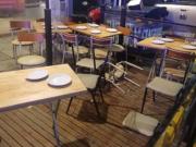 Escándalo en Mar del Plata: un hombre encontró a su pareja con otro en una pizzería y destrozó el local