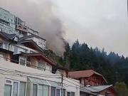 Pánico en Bariloche por incendio forestal junto a un sanatorio en pleno barrio residencial
