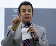 Ajustado recuento electoral en Honduras /Salvador Nasralla le recortó distancia a Nasry Asfura