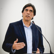 Ministro Zamora vuelve a invitar al diálogo a la Confederación Sindical de Choferes de Bolivia