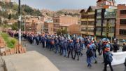 Choferes no van al paro, pero mineros cooperativistas marchan por el retorno del combustible subvencionado