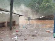 Lluvias torrenciales colapsan arroyos y dejan 12 viviendas destruidas en Tipuani