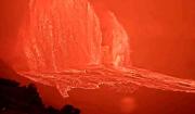 Asombroso espectáculo: Kilauea entra en erupción y lanza lava comparables con rascacielos