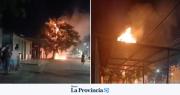 Pánico en la noche de Navidad: se incendió una palmera en Rawson