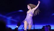 Shakira cantó su pasado parada en un buen presente