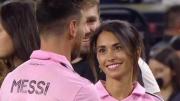 “Feliz Navidad”: el look de Messi y Antonela Roccuzzo para Nochebuena