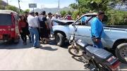 Accidente entre camioneta y motocicleta deja dos heridos en avenida Machalilla