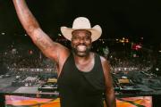 Shaquille ONeal se estrella en plena transmisión en vivo