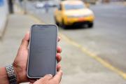 Aplicaciones para solicitar transporte privado conviven con taxis tradicionales