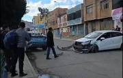 Puno: Auto choca a otro vehículo y chofer se escapa del lugar –