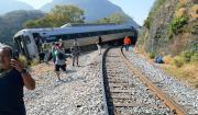 Al menos 13 muertos y 98 heridos por descarrilamiento del tren Interoceánico en México