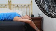 ¿Se puede dormir bien en medio de una ola de calor?: Consejos prácticos para soportar altas temperaturas por la noche