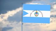 La bandera de la provincia argentina que es casi idéntica a la nacional bajo el lema “Patria, libertad, constitución”