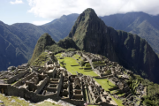 Choque de trenes que transportaban turistas a Machu Picchu deja un muerto y decenas de heridos