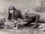 Circo, amor y muertes: la historia de Ella Harper, la niña camello