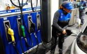 Nafta más cara desde mañana: el Gobierno subió el impuesto al combustible