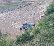Fotos: una camioneta desbarrancó y cayó al río en el Paso a Chile