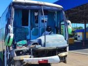 Un hombre fue arrestado por conducir un micro 670 km sin parabrisas: “Lo compré en internet”