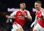 El líder Arsenal corta con goleada la racha del Aston Villa