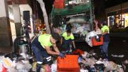 Mientras Guayaquil celebra, ellos trabajan: la dura jornada de los recolectores de basura en Año Viejo