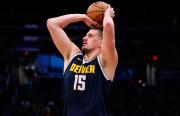 Jokic evita una lesión grave y será baja cerca de un mes por una hiperextensión de rodilla