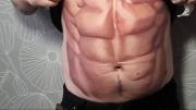 Hombre se tatúa abdominales para no ir más al gimnasio: conozca más detalles