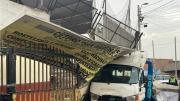 Muro de colegio colapsó y cayó sobre camión en San Martín de Porres