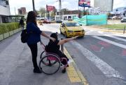 Taxis accesibles en Quito ponen a la inclusión en debate