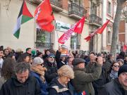 Cientos de personas protestan por la captura de Nicolás Maduro en la embajada de Estados Unidos en Madrid