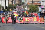 Segundo día de la marcha “Bolivia No Se Vende” avanza hacia El Alto en rechazo al DS5503
