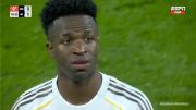 La tristeza de Vinicius Junior: nuevamente fue silbado en el Bernabéu pese a triunfo de Real Madrid