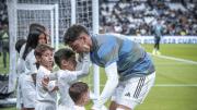 “Quedará grabado siempre en mi corazón”: el tierno momento que vivió Federico Valverde al salir a la cancha con sus hijos y la emoción de Mina Bonino; mirá fotos y videos