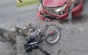 Terrible accidente en Arturo Seguí: dos motociclistas con múltiples heridas y un colectivo en la zanja