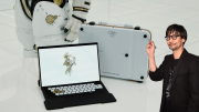 Hideo Kojima sorprende en el CES 2026 con su innovador diseño de laptop gamer