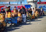 El Alto: Vecinos bloquean y denuncian que camiones de gas no llegan a sus zonas