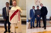 EMOCIÓN EN ROMA: El papa recibió la blanquirroja y esto fue lo que pasó (VIDEO)