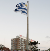 ¿Por qué falta el pabellón en la plaza de la Bandera? Esto dijo la Intendencia