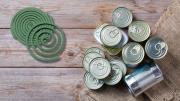 Con una lata de conserva, crea un porta espiral para alejar los mosquitos de tu casa