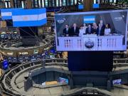 Suben los activos argentinos y retrocede el riesgo país tras el anunció del préstamo