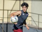 Tiene 13 años y Nacional lo subió a Primera: quién es el joven delantero que comparte la pretemporada con un histórico de la selección paraguaya