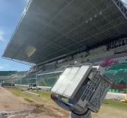 Blooming cruza los dedos: arrancó la instalación de luminarias en el Tahuichi