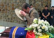 Rodrigo Paz da el último adiós a Mauricio Aramayo, su colaborador más cercano