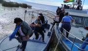 Más de 214 turistas varados en Copacabana por los bloqueos son evacuados por la Armada