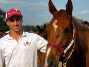 Quién era Yair Manno Núñez, el destacado jinete argentino que vivía en Francia y murió por la ola gigante en Mar Chiquita