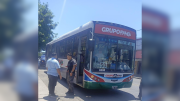 Violento episodio en un colectivo urbano: un pasajero golpeó al chofer y fue detenido