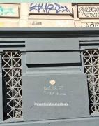 La Facultad de Derecho volvió a ser grafiteada y un detalle delató al presunto autor